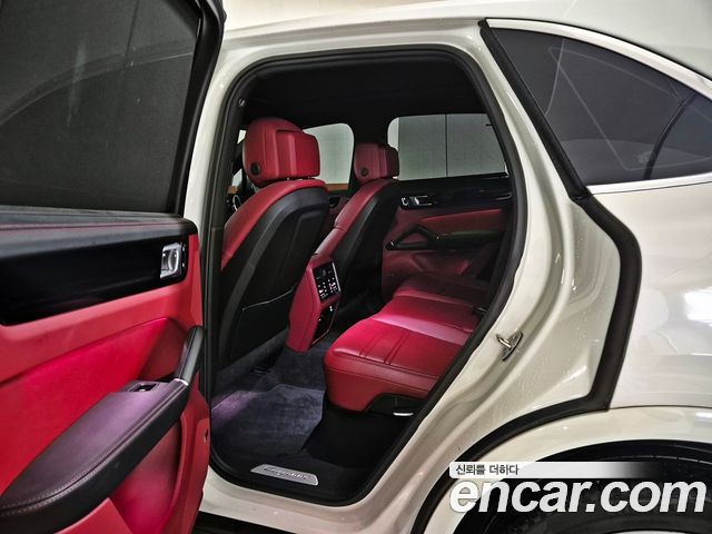Porsche Cayenne 2020 — photo 19