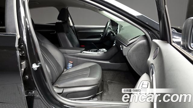 Hyundai Sonata 2022 — photo 17