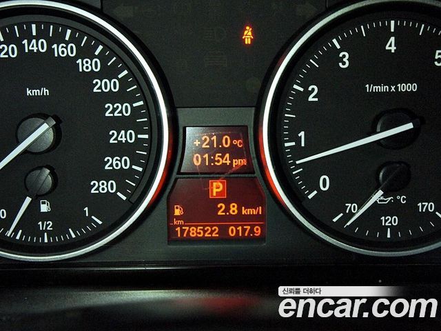 BMW 3-Series 2011 — photo 8