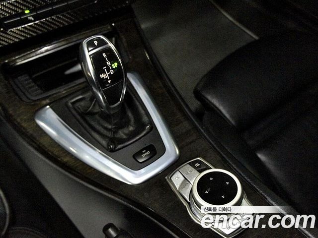BMW 3-Series 2011 — photo 10