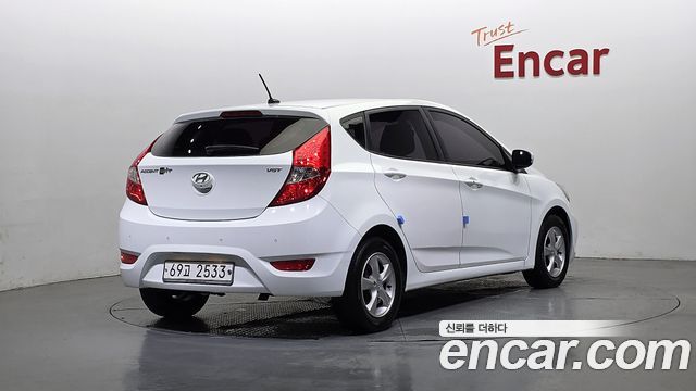 Hyundai Accent 2011 — photo 2