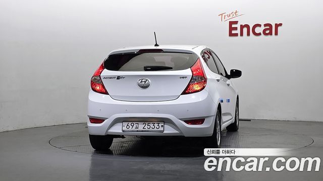 Hyundai Accent 2011 — photo 4