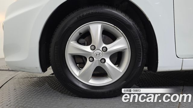 Hyundai Accent 2011 — photo 5
