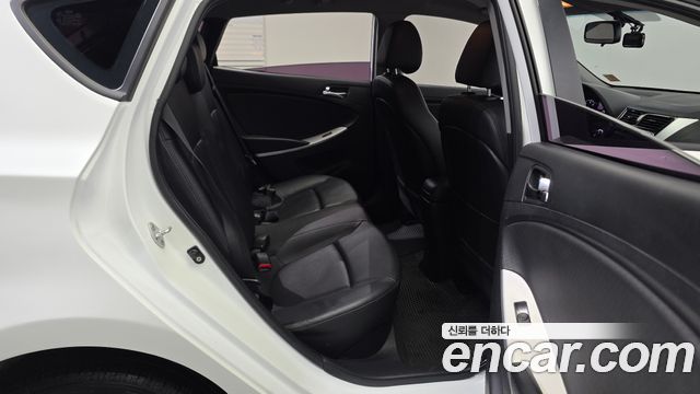 Hyundai Accent 2011 — photo 11