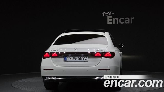 Mercedes-Benz E-Class 2024 — photo 4