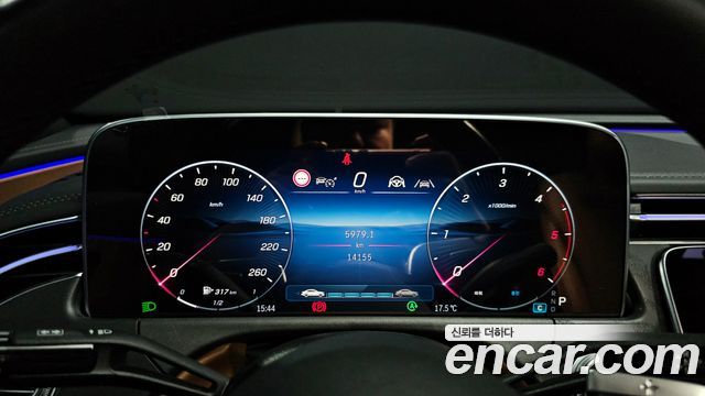 Mercedes-Benz E-Class 2024 — photo 11