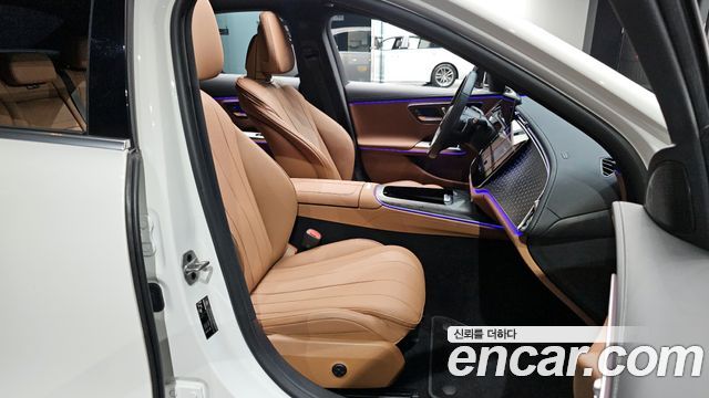 Mercedes-Benz E-Class 2024 — photo 18