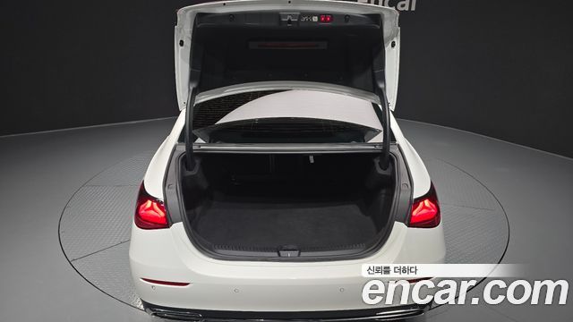 Mercedes-Benz E-Class 2024 — photo 26