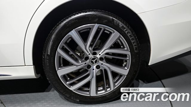 Mercedes-Benz E-Class 2024 — photo 7