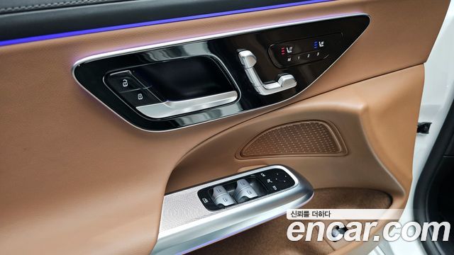 Mercedes-Benz E-Class 2024 — photo 28