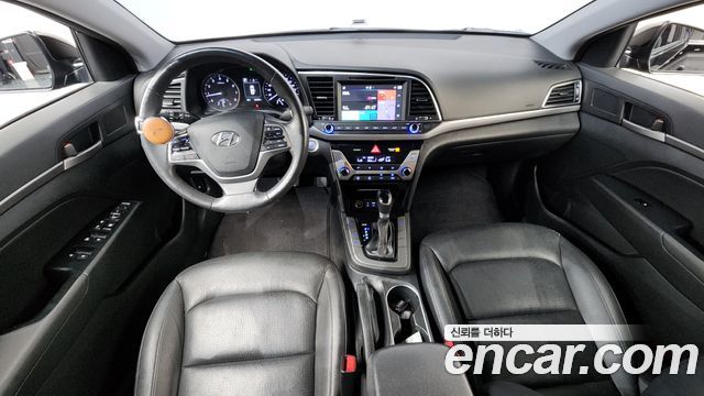 Hyundai AVANTE 2016 — photo 10