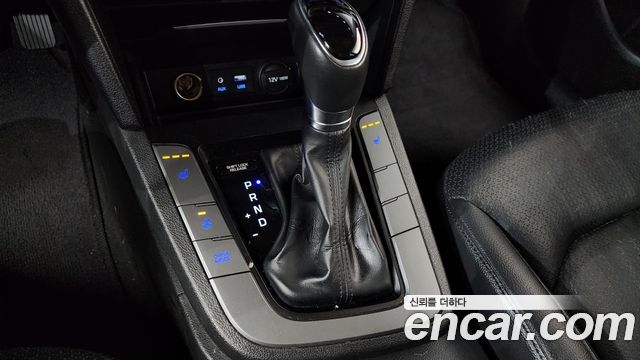 Hyundai AVANTE 2016 — photo 12