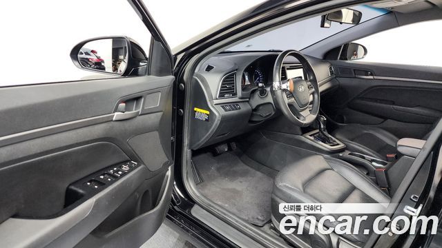 Hyundai AVANTE 2016 — photo 13