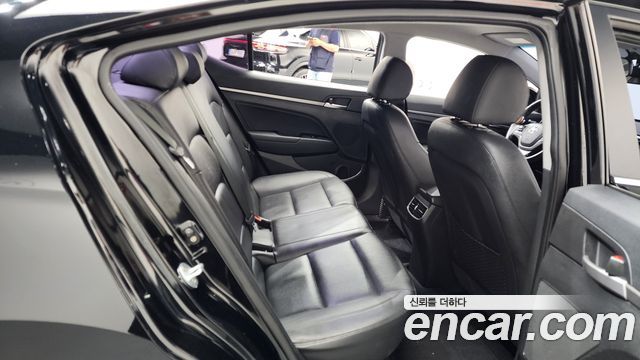 Hyundai AVANTE 2016 — photo 17