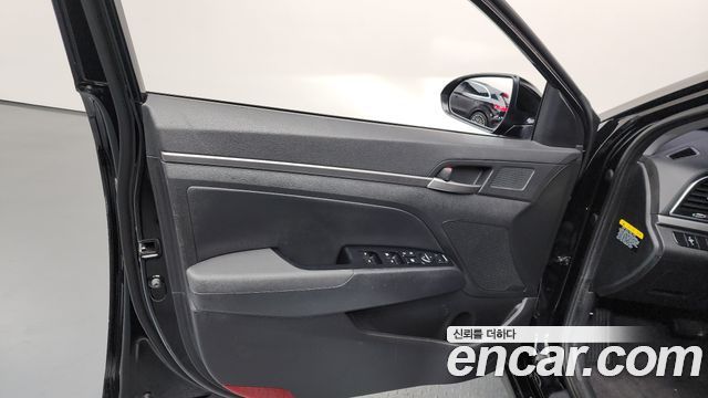Hyundai AVANTE 2016 — photo 14