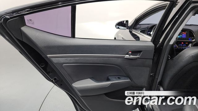 Hyundai AVANTE 2016 — photo 15