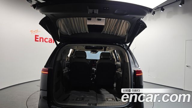 Kia Canival 2021 — photo 17