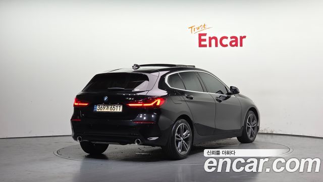 BMW 1-Series 2021 — photo 2