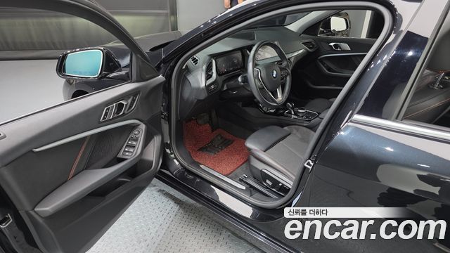 BMW 1-Series 2021 — photo 13