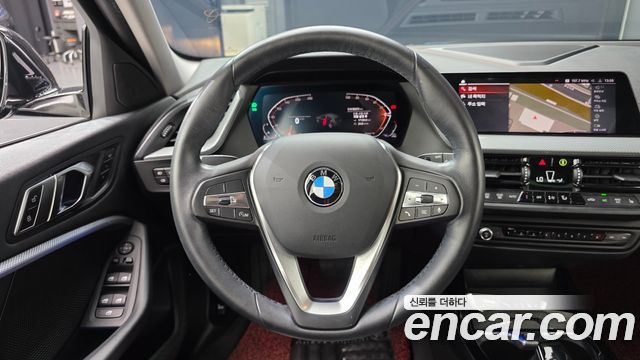 BMW 1-Series 2021 — photo 18
