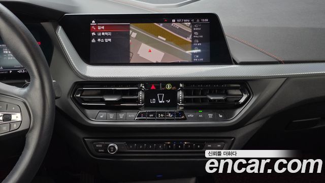 BMW 1-Series 2021 — photo 26