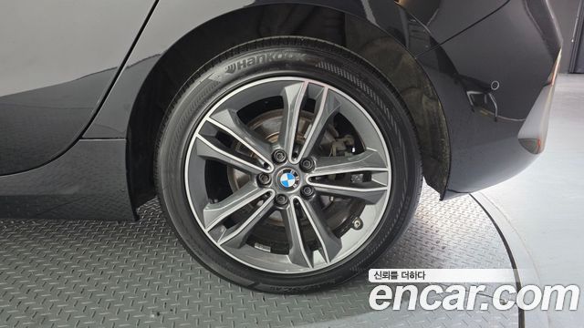 BMW 1-Series 2021 — photo 7