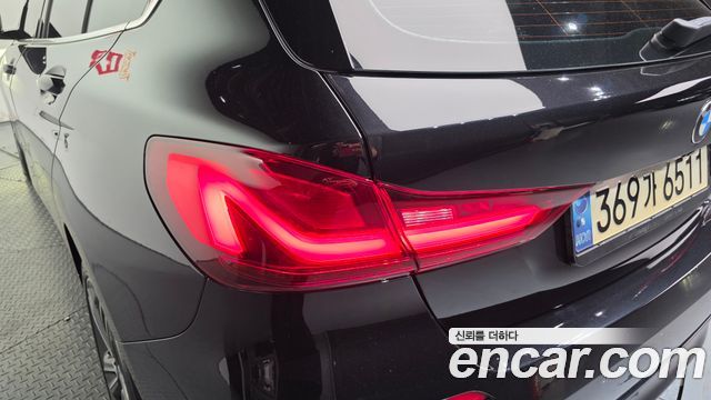 BMW 1-Series 2021 — photo 9