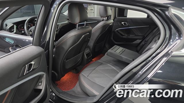 BMW 1-Series 2021 — photo 16