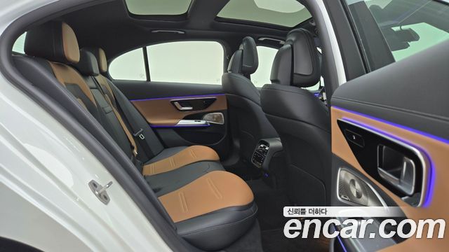 Mercedes-Benz E-Class 2025 — photo 10