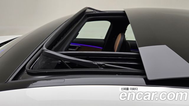 Mercedes-Benz E-Class 2025 — photo 12