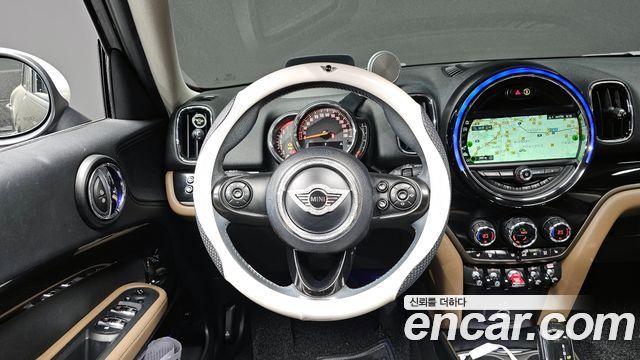 Mini Countryman 2018 — photo 13