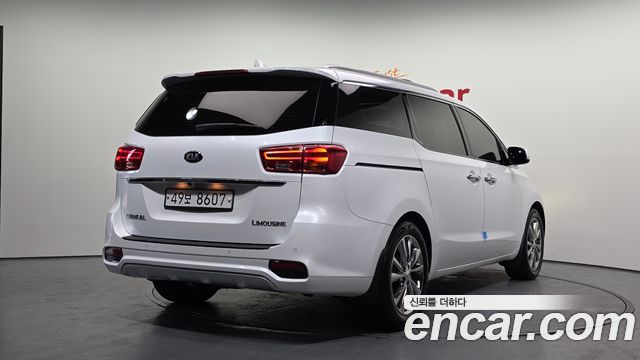Kia Canival 2019 — photo 2