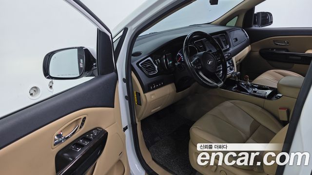 Kia Canival 2019 — photo 18