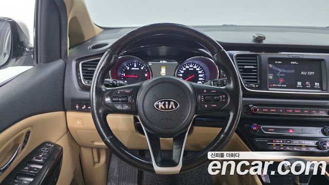 Kia Canival 2019 — photo 22