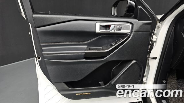 Ford Explorer 2020 — photo 14