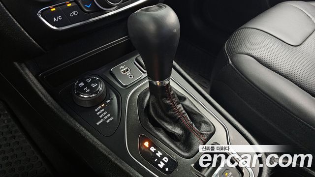 Jeep Cherokee 2019 — photo 9