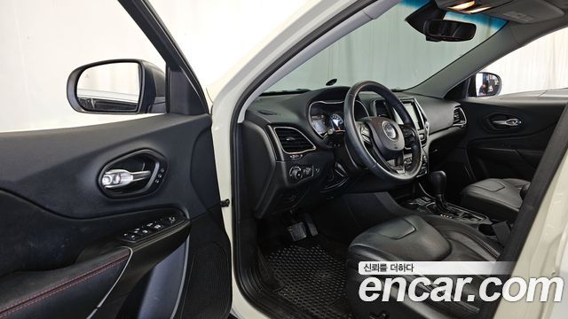 Jeep Cherokee 2019 — photo 10