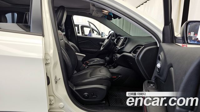 Jeep Cherokee 2019 — photo 11