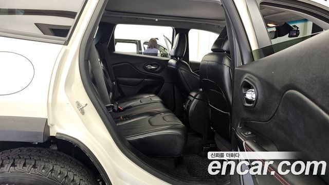 Jeep Cherokee 2019 — photo 12
