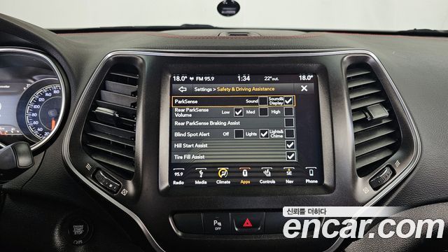 Jeep Cherokee 2019 — photo 16
