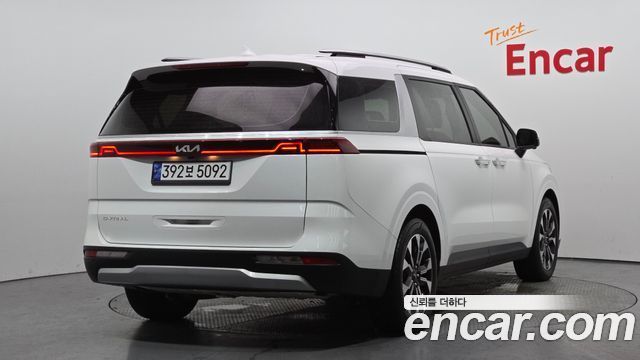 Kia Canival 2023 — photo 2