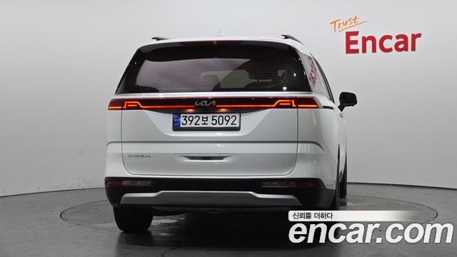 Kia Canival 2023 — photo 4