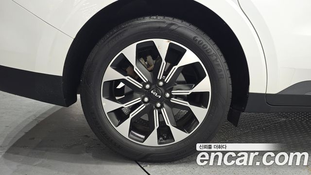 Kia Canival 2023 — photo 5