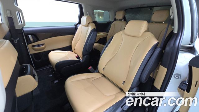 Kia Canival 2023 — photo 18