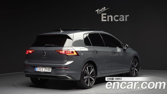 Volkswagen Golf 2025 — photo 2