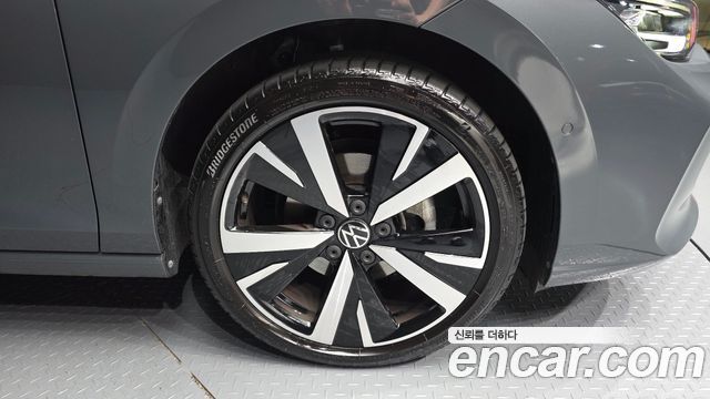 Volkswagen Golf 2025 — photo 5