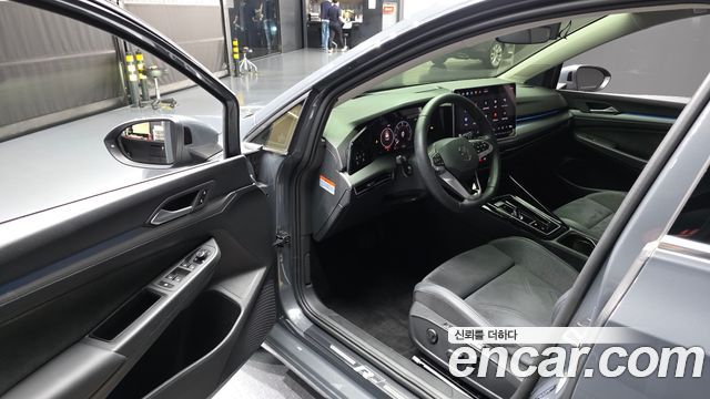 Volkswagen Golf 2025 — photo 10