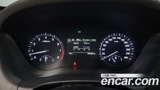 Genesis G80 2017 — photo 11