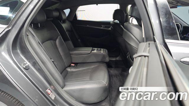 Genesis G80 2017 — photo 17