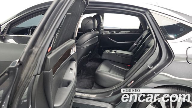 Genesis G80 2017 — photo 18